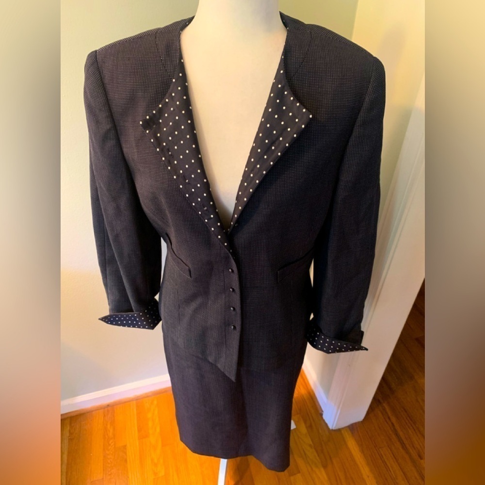 Carlisle Navy Wool/silk 2/pc suit, size 10